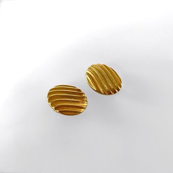 Vintage FO INC Gold Wavy Clip Earrings - Picture 2 of 4